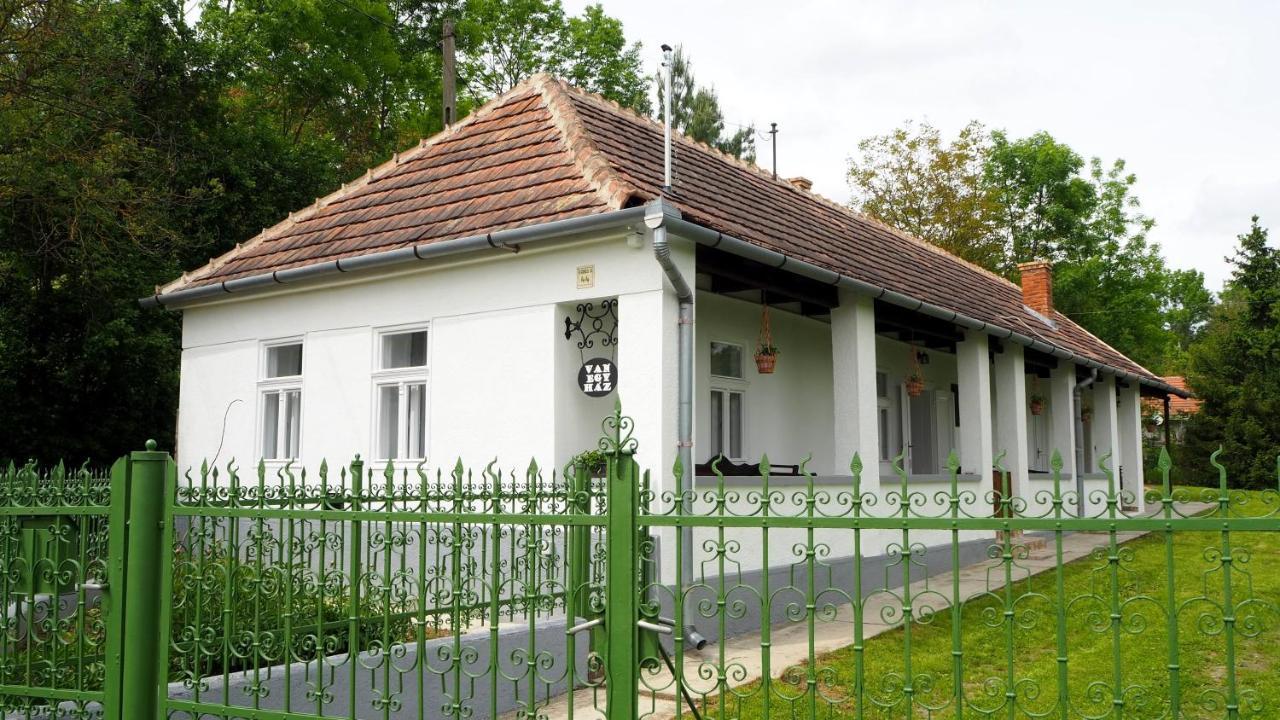 Van egy ház Erdohorvati Exterior foto